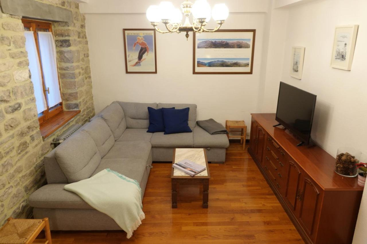 Вилла Cirjuana, Casa En El Centro Con Agradable Jardin Y Barbacoa By Pirineos 360 Бьескас Экстерьер фото